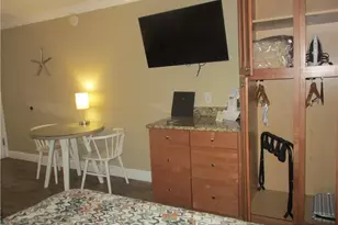 2555 9th St N, Naples, FL 34103 - Photo 7