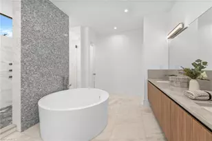 1800 Crayton Rd, Naples, FL 34102 - Photo 17