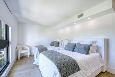 2389 Gulf Shore Blvd N #302, Naples, FL 34103 - Photo 15