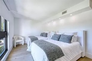 2389 Gulf Shore Blvd N, Naples, FL 34103 - Photo 15