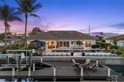 7 Glenview Manor Dr, Fort Myers Beach, FL 33931 - Photo 5