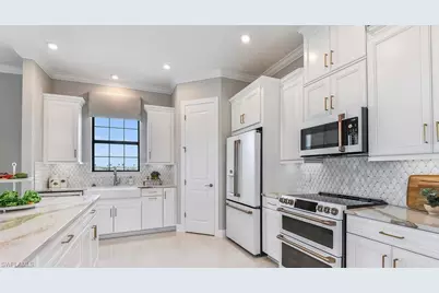 15323 Lucerna St #204, Naples, FL 34114 - Photo 11