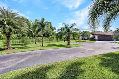 2552 52nd Ave NE, Naples, FL 34120 - Photo 7