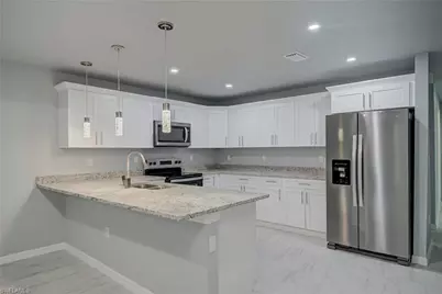 3510 S Grimsley Ct, Fort Myers, FL 33916 - Photo 7