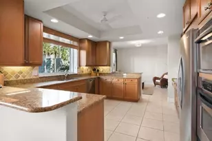 425 Cove Tower Dr, Naples, FL 34110 - Photo 5