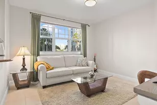 425 Cove Tower Dr, Naples, FL 34110 - Photo 9