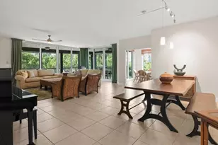 425 Cove Tower Dr, Naples, FL 34110 - Photo 7