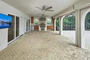 4916 Crayton Rd, Naples, FL 34103 - Photo 9