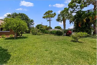 2219 SE 8th St, Cape Coral, FL 33990 - Photo 39