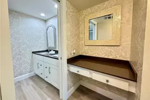 800 River Point Dr, Naples, FL 34102 - Photo 21