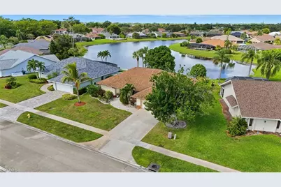 9542 Campbell Cir, Naples, FL 34109 - Photo 23
