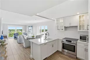 1300 Gulf Shore Blvd N, Naples, FL 34102 - Photo 3