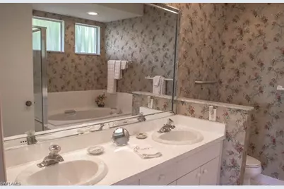 5817 Glencove Dr #404, Naples, FL 34108 - Photo 13