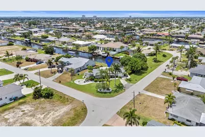 4902 Seville Ct, Cape Coral, FL 33904 - Photo 3