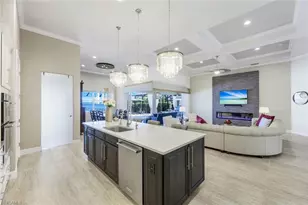 9075 Breakwater Dr, Naples, FL 34120 - Photo 11