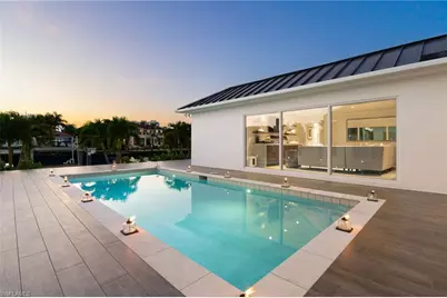 3737 Crayton Rd, Naples, FL 34103 - Photo 5