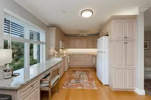 102 Clubhouse Dr, Naples, FL 34105 - Photo 3