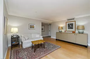 102 Clubhouse Dr, Naples, FL 34105 - Photo 9