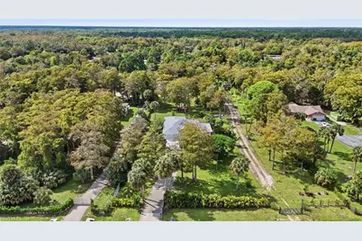 391 8th St SE, Naples, FL 34117 - Photo 3