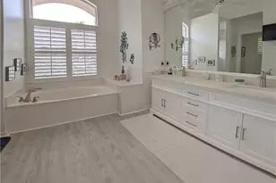 4817 Berkeley Dr, Naples, FL 34112 - Photo 11