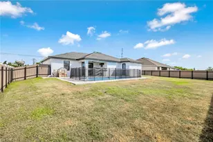 502 SW 25th Pl, Cape Coral, FL 33991 - Photo 5