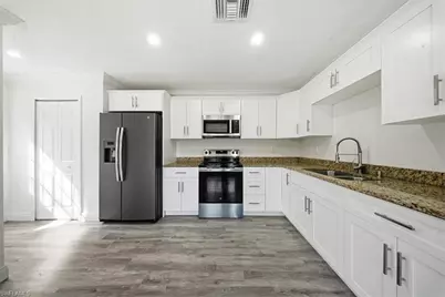 360 Desoto Blvd S, Naples, FL 34117 - Photo 5