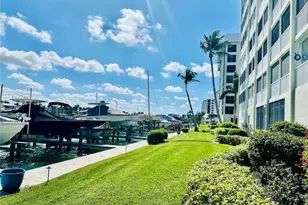 2750 Gulf Shore Blvd N, Naples, FL 34103 - Photo 21