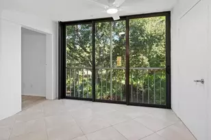 1001 Foxfire Ln, Naples, FL 34104 - Photo 9