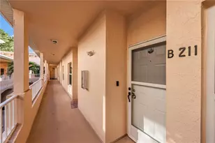 1044 Woodshire Ln, Naples, FL 34105 - Photo 3