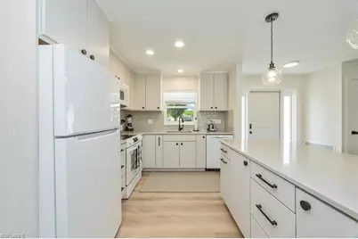 3560 Corana Way, Naples, FL 34105 - Photo 7