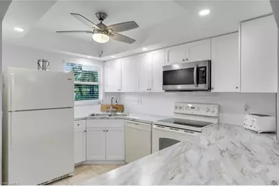 37 High Point Cir E #109, Naples, FL 34103 - Photo 3