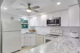 37 High Point Cir E, Naples, FL 34103 - Photo 3