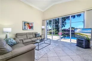 66 Fountain Cir, Naples, FL 34119 - Photo 7