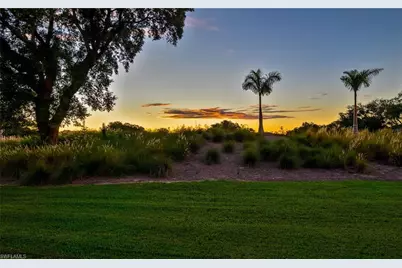 66 Fountain Cir, Naples, FL 34119 - Photo 5