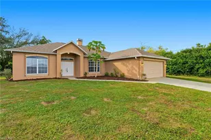 1622 NE 8th Pl, Cape Coral, FL 33909 - Photo 3