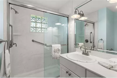 70 Fountain Cir, Naples, FL 34119 - Photo 15