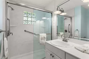 70 Fountain Cir, Naples, FL 34119 - Photo 15