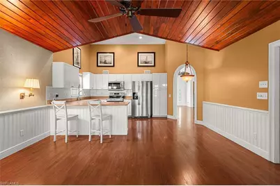 70 Fountain Cir, Naples, FL 34119 - Photo 7