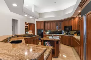 396 Edgemere Way E, Naples, FL 34105 - Photo 9