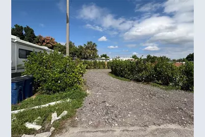 418 Cactus Cir, Lehigh Acres, FL 33936 - Photo 5