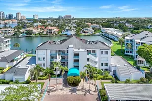 305 Park Shore Dr, Naples, FL 34103 - Photo 3