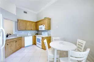 6525 Valen Way, Naples, FL 34108 - Photo 9