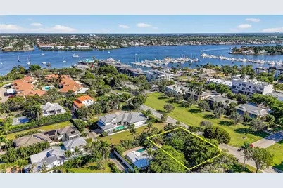 709 Broad Ave S, Naples, FL 34102 - Photo 17