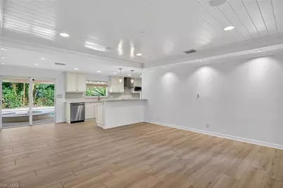 1135 7th St S, Naples, FL 34102 - Photo 7