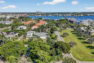 1135 7th St S, Naples, FL 34102 - Photo 5