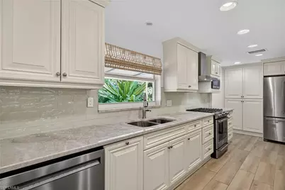 1135 7th St S, Naples, FL 34102 - Photo 13