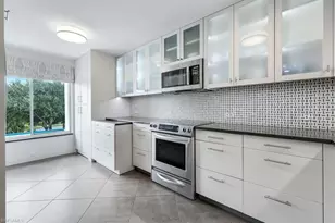 355 Park Shore Dr, Naples, FL 34103 - Photo 11