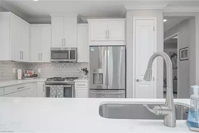 8013 Calle Canovas Ct, Naples, FL 34114 - Photo 11