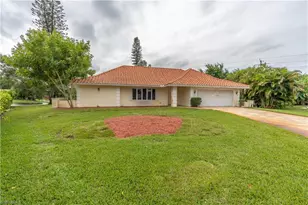 2353 Abbey Ct, Naples, FL 34112 - Photo 5