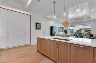 201 8th St S, Naples, FL 34102 - Photo 9